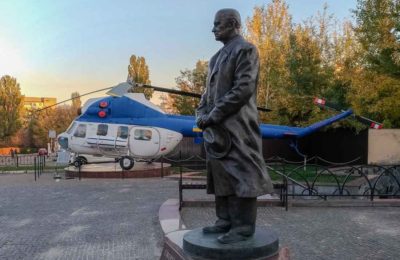 Памятник Игорю Сикорскому Киев Украина