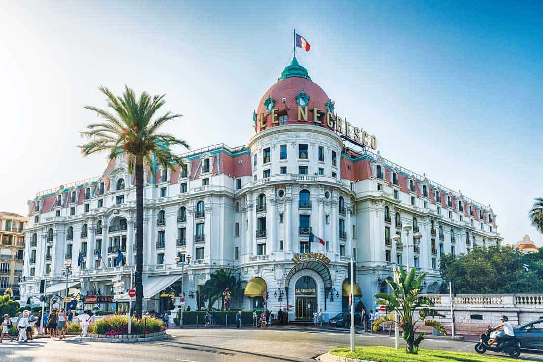 Знаменитый отель Negresco, расположенный на Английской набережной, Ницца, Франция